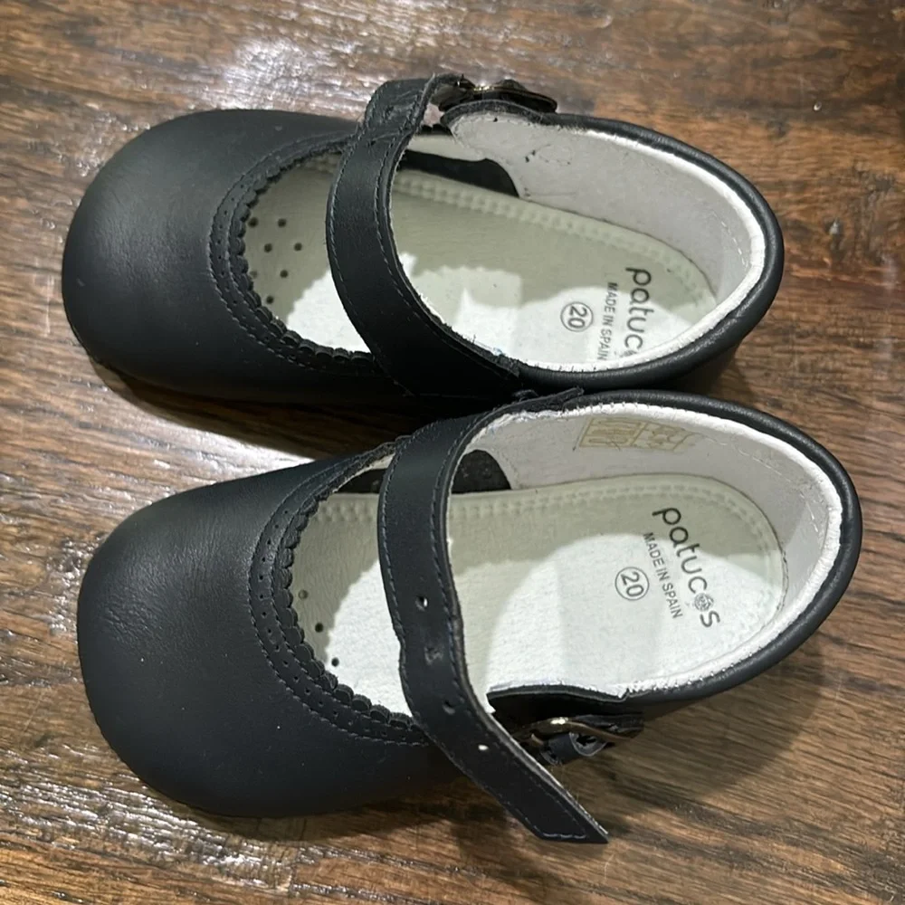Patucos Soft Leather Mary Janes in Navy